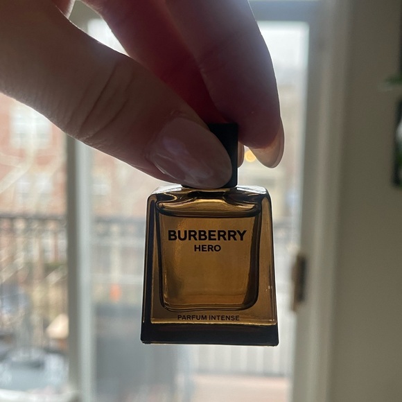Burberry Hero Parfum Intense Mini Bottle - Picture 4 of 4